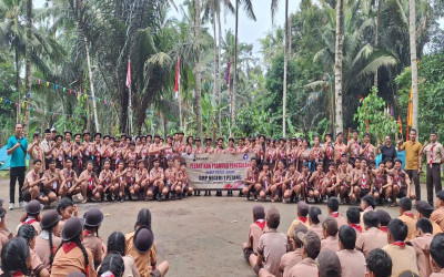 Pengukuhan Semangat Baru, SMP Negeri 1 Petang Gelar Pelantikan Pramuka Penggalang Tahun 2025/2026